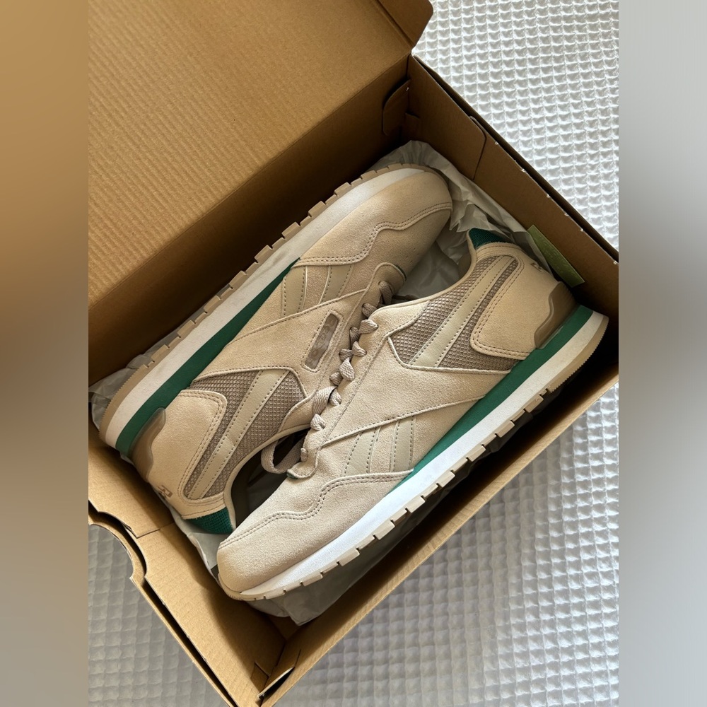Reebok Tan & Green Style Sneakers